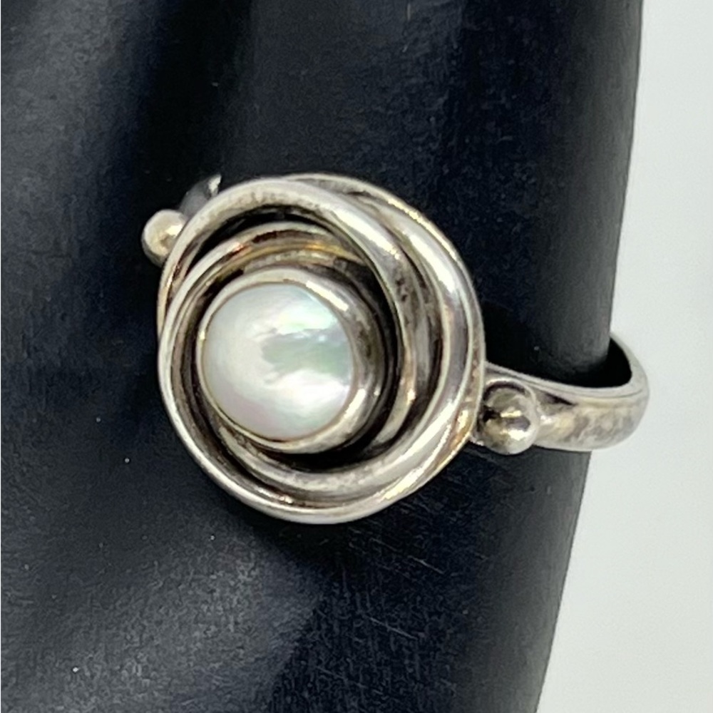 Vintage 90s Sterling Silver Ring with Fresh Water Pearl.  Ladies Size 5.